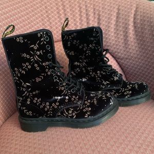Avery black Dr Martens